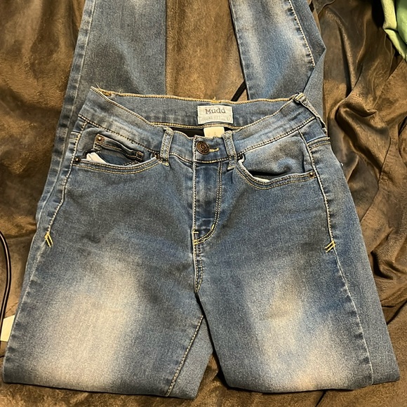 Mudd Jegging Fit Skinny Jeans - Picture 5 of 9